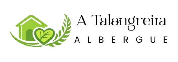 Logo de A Talangreira Albergue con una casa y una hoja en color verde